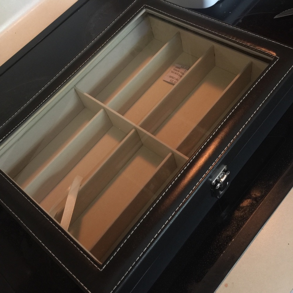 Sunglasses display case - Picture 5 of 6